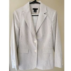 Madison Studio Seer sucker Blazer Size 4 (EUC)